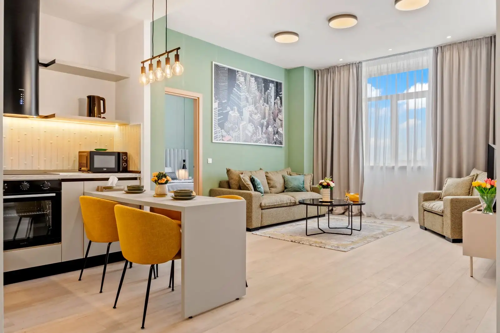 Living luminos într-un apartament YamaLuxe din București